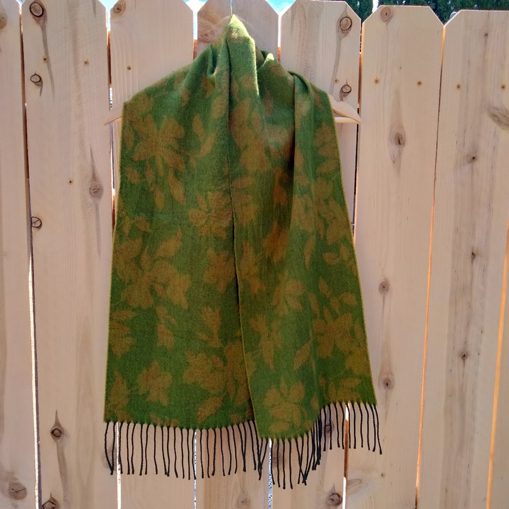 Green Floral Print Fringed Scarf 11" x 57" Made in Italy Acrylic